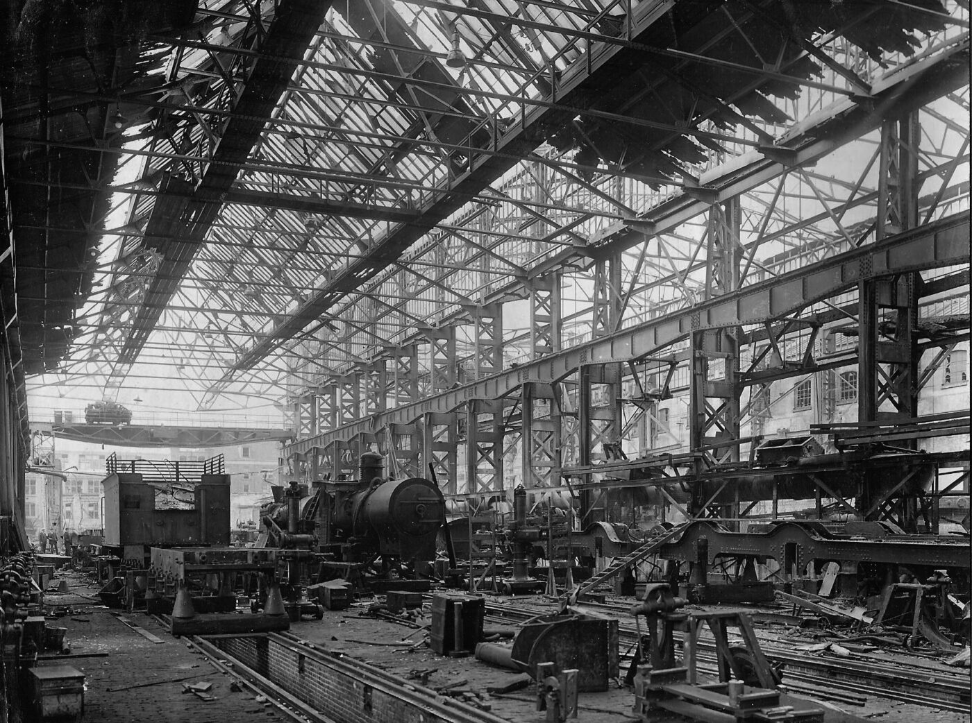 Van Gendt Hallen – Hal 5 – Zicht van van noord naar zuid na de brand – 1922 Van Gendt Hallen - Hal 5 - Zicht van van noord naar zuid na de brand - 1922
